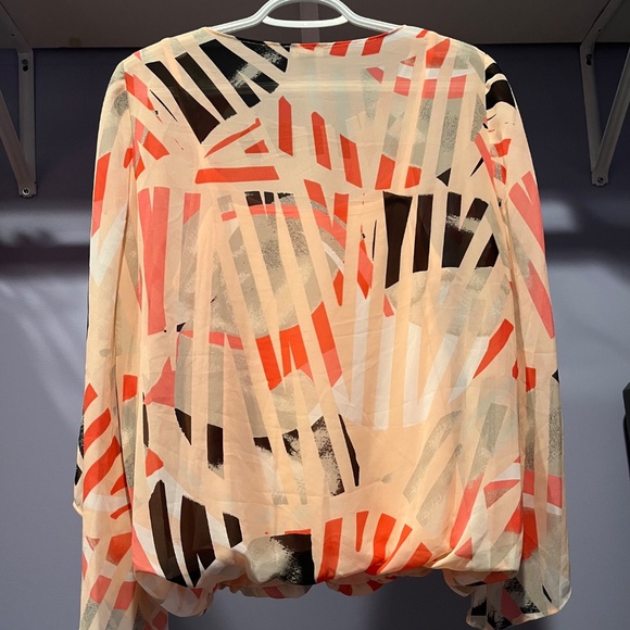 Alfani Size Medium Peach, Black, and White Top with Angel Sleeves - Picture 4 of 4